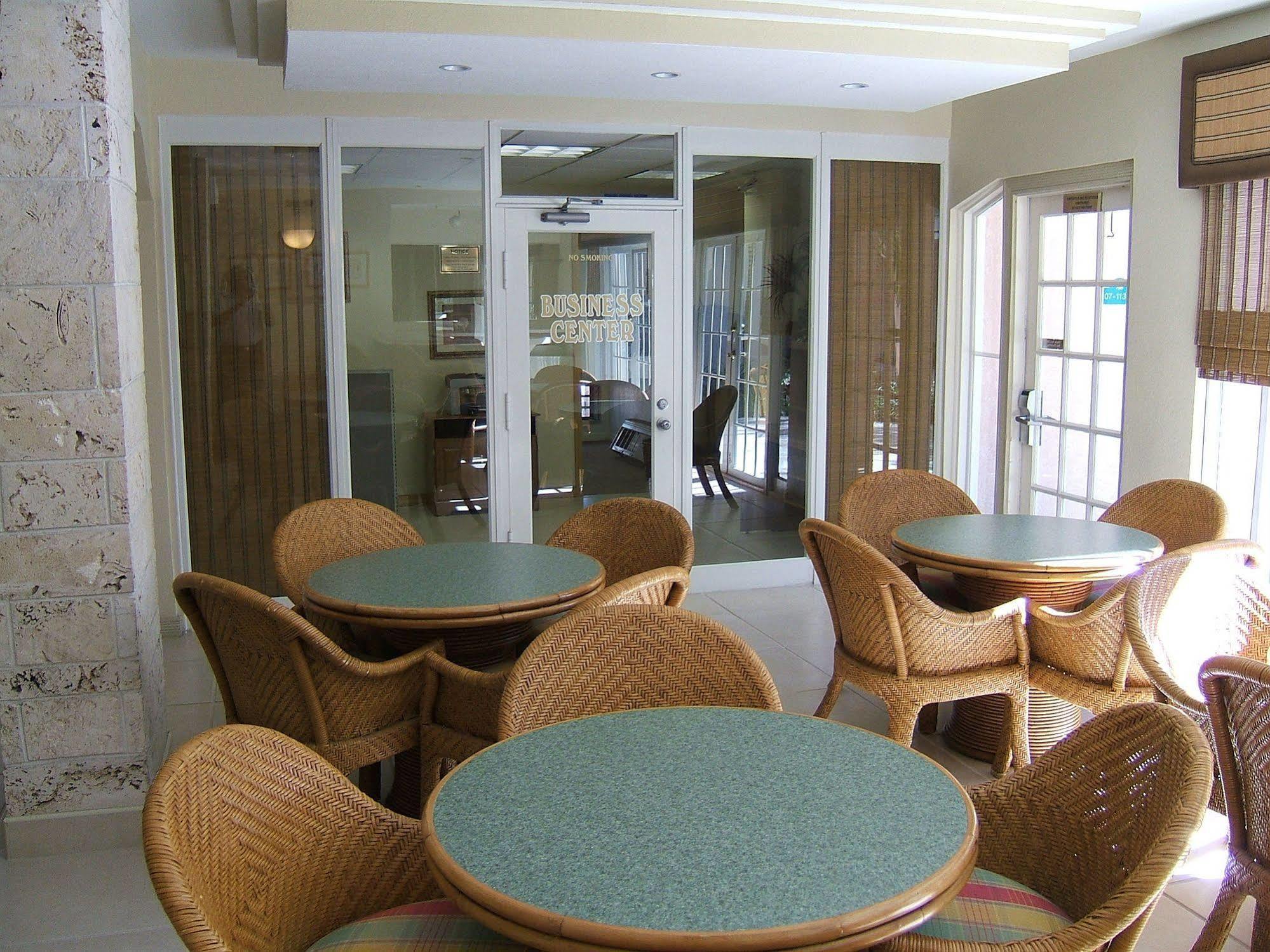 คาสตาเวย์ รีสอร์ต แอนด์ สวีท แกรนด์ บาฮามา ไอส์แลนด์ Hotel ฟรีพอร์ต ภายนอก รูปภาพ